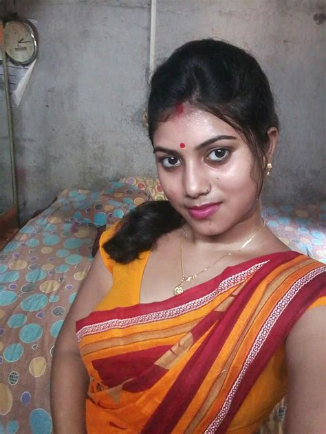 Desi Sexy Bhabhi Showing Nude Pussy To Tease – 52 XXX Pics